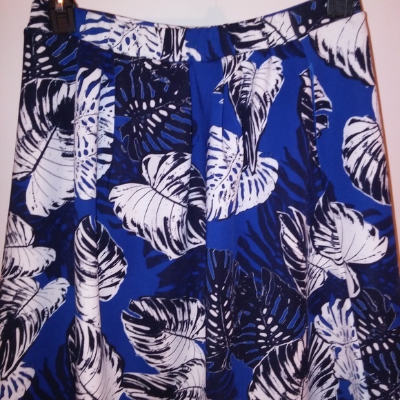 Metaphor Skirt‎ - Picture 3 of 7